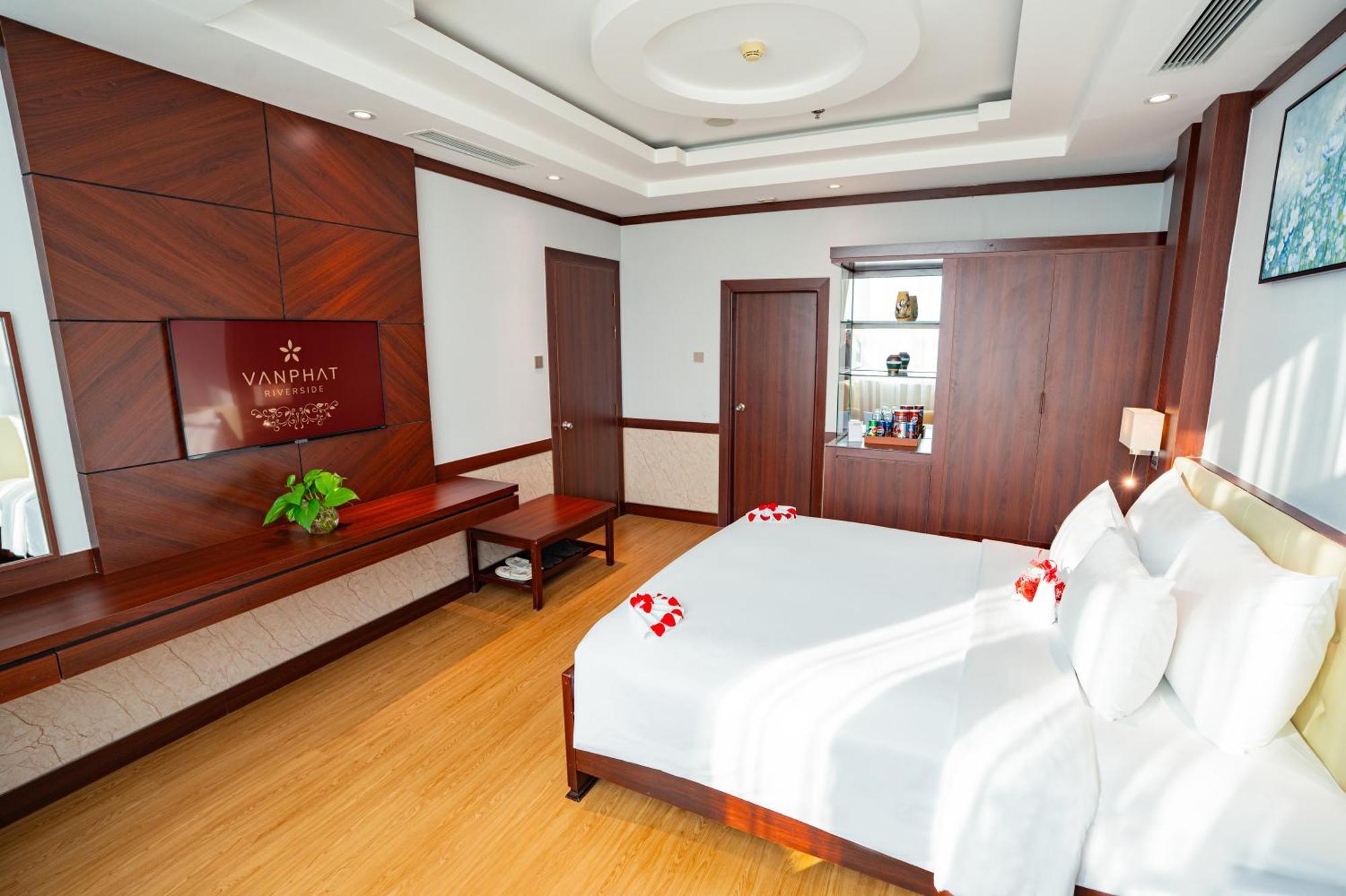 Van Phat Riverside Hotel Кантхо Экстерьер фото