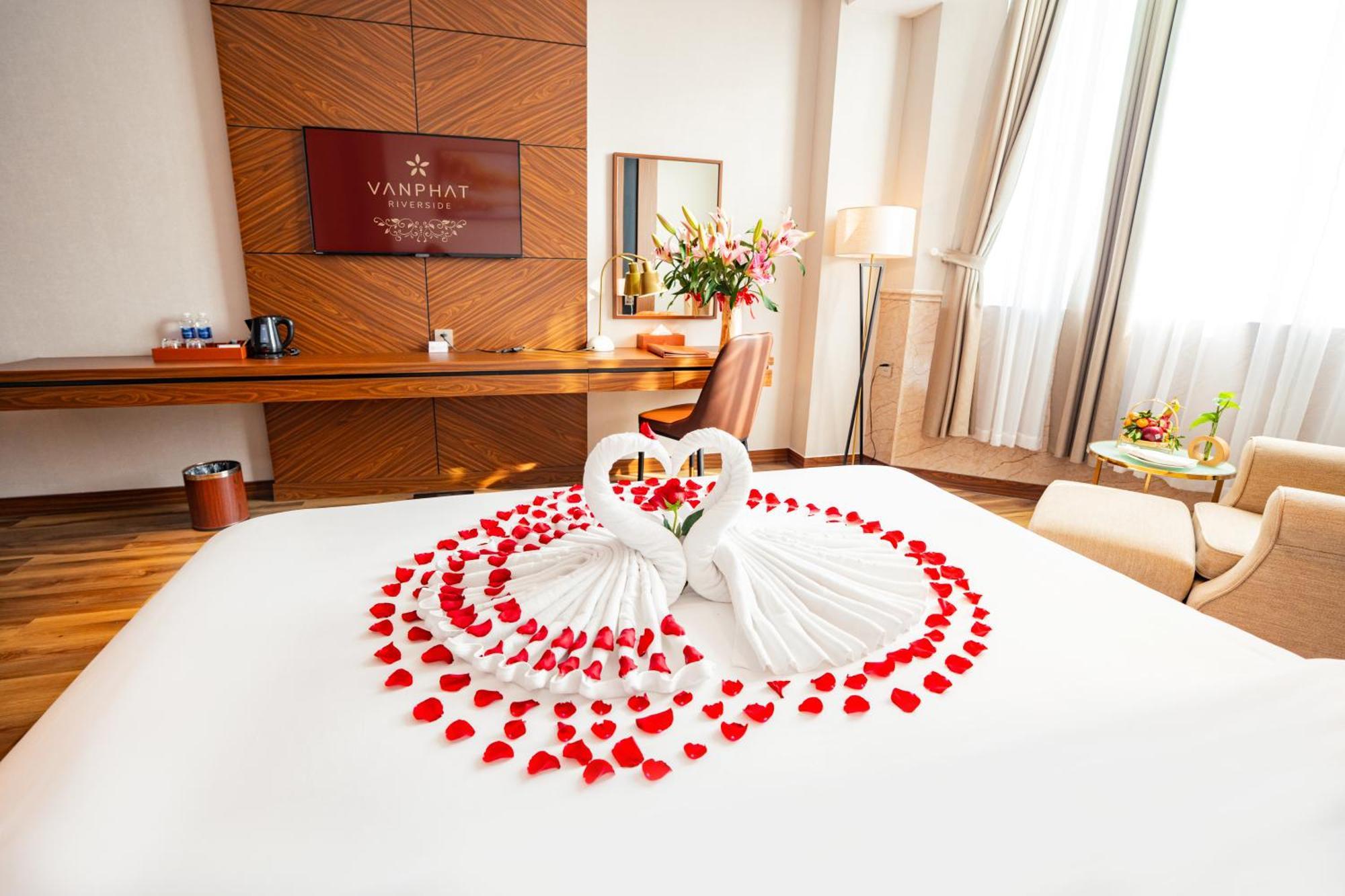 Van Phat Riverside Hotel Кантхо Экстерьер фото