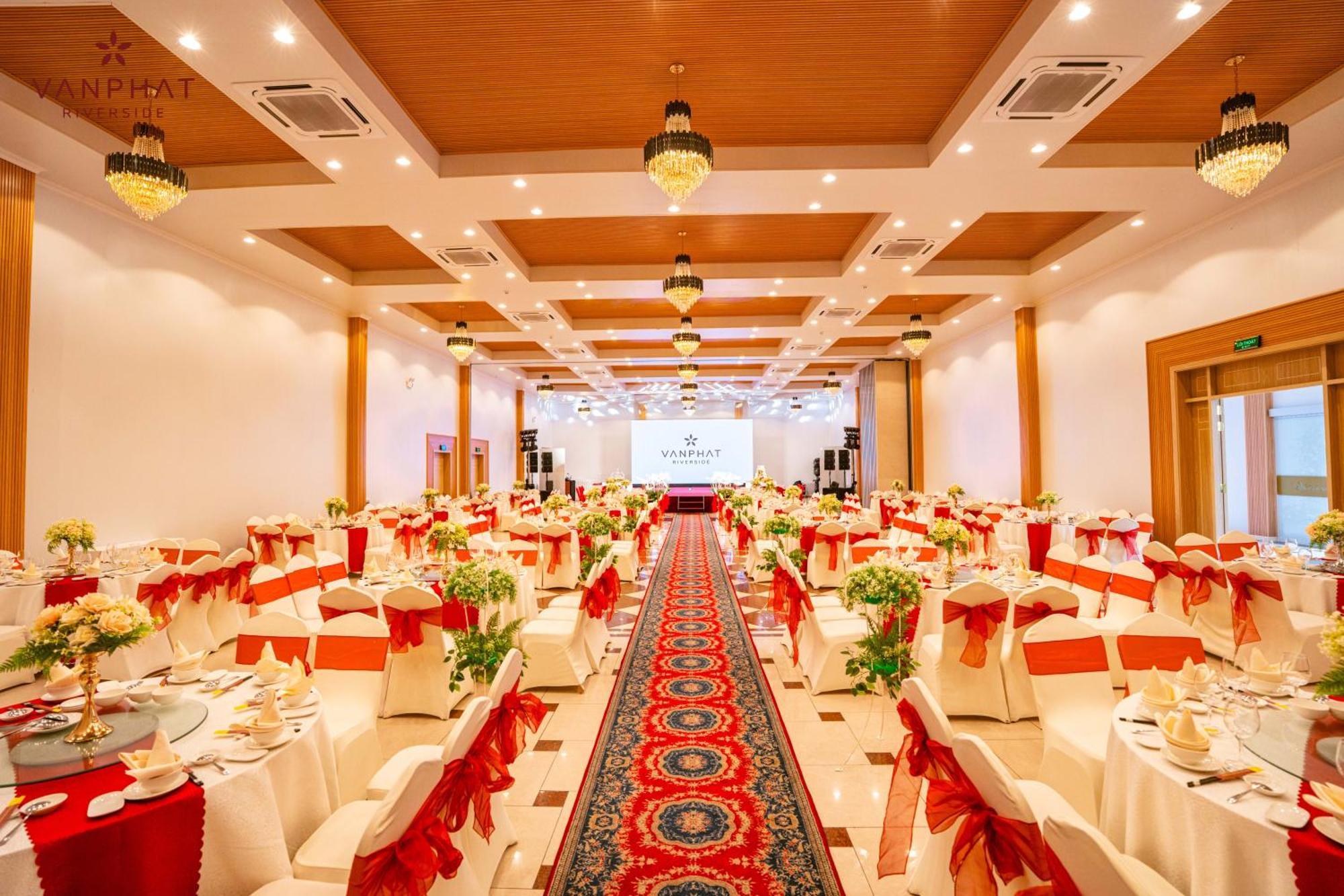 Van Phat Riverside Hotel Кантхо Экстерьер фото