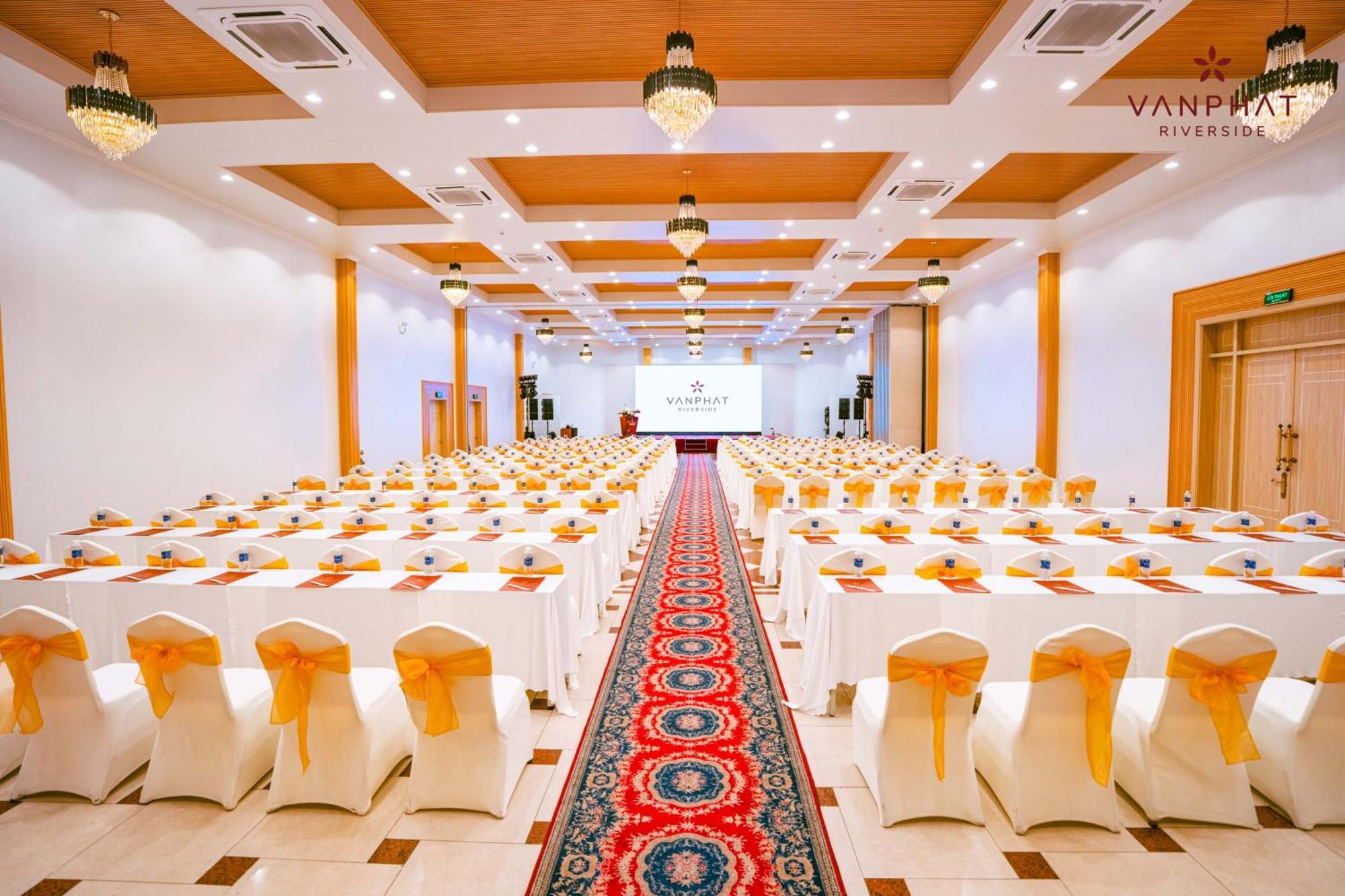 Van Phat Riverside Hotel Кантхо Экстерьер фото